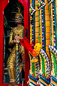 Bangkok Wat Pho, Wat Pho s Giants located in niches at the sides of the entrances of the court of the mandop. 